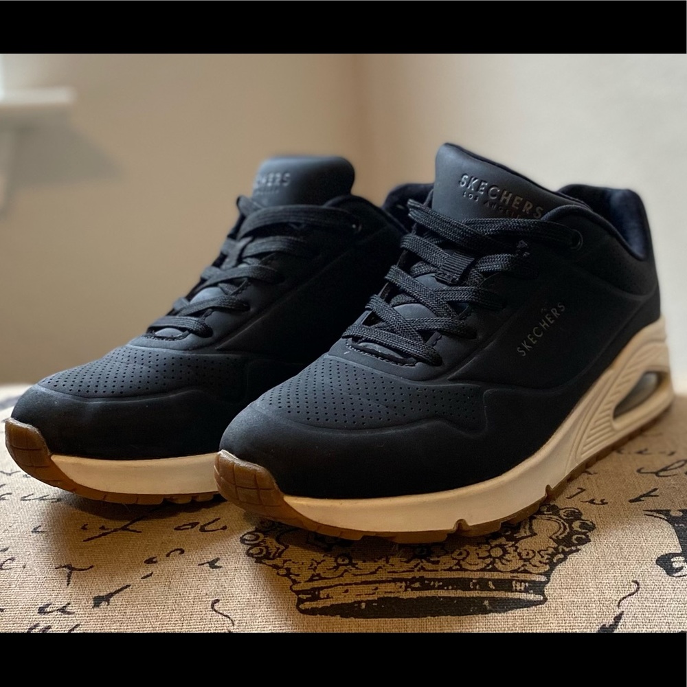 Skechers Women's Uno Stand On Air Sneaker